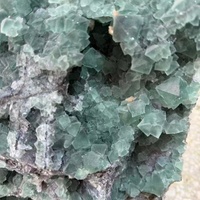 Spécimen minéral de haute qualité, fluorite naturelle octaédrique, amas de cristaux, cristaux de fluorite rares pour la guérison par le Reiki et l'exposition