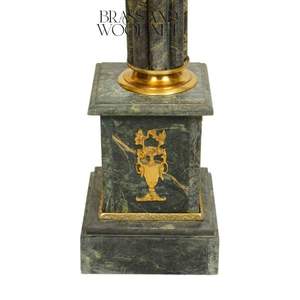Socle élégant en marbre vert forêt avec colonne cannelée et encolure en laiton doré - Product Image 5