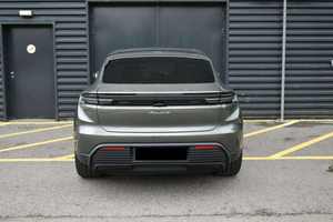 SUV Compacto de Lujo Usado 2024, Transmisión Automática, Portaequipajes Metálico, Asientos de Cuero, Características Interiores Premium - Product Image 2