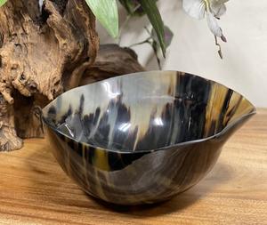 Bol en céramique naturelle incurvé pour servir des fruits secs, des collations, décoration d'intérieur, artisanal, moderne, écologique, pour la table, la cuisine, les fêtes - Product Image 2