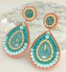 Boucles d'oreilles brodées de fleurs faites à la main, tendance et élégantes, nouveau design de luxe en provenance d'Inde - Product Image 2