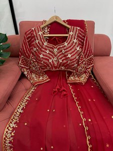 Designer 2023 Georgette Saree Dentelle Bordure Haute Qualité Dames Fête Porter Impression Dessinée À La Main pour L'été Hiver Indien En Gros - Product Image 4