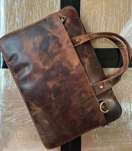 Sac de sport en cuir véritable à la mode 100% pour femme Chaînes de décoration Grande capacité Sac à main de voyage Fermeture éclair Accessoire pour robe - Product Image 1