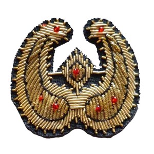 Fournisseur de broches en métal, broderie à la main personnalisée, patch en soie du Pakistan, épingle de sûreté artisanale, haute qualité, promotionnelle - Product Image 1