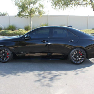 UTILISÉ 2023 CT4-V Black wing Boîte manuelle 6 vitesses, 472 ch Bi-turbo 3.6L V6 turbocompressé, Berline sport de luxe - Prêt à l'exportation - Product Image 1