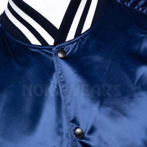 Recién llegado, chaqueta de invierno con letras de satén resistente, MOQ bajo, chaqueta con letras de satén a la venta - Product Image 4