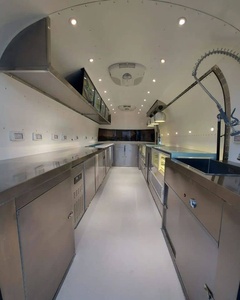 Remorque de restauration de luxe de 20 pieds de style Airstream en acier inoxydable avec comptoirs de présentation et éclairage d'accentuation LED - Product Image 3