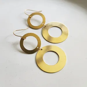 ต่างหูทองเหลืองรูปหยดน้ำสำหรับผู้หญิงต่างหูชุบทองขัดเงาทำด้วยมือคุณภาพสูง - Product Image 5