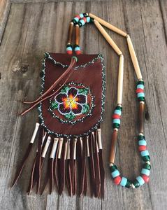 กระเป๋าคาดผมหนังวัวสไตล์ตะวันตกแบบพรีเมี่ยมสำหรับผู้หญิงพร้อมลายดอกไม้และโซลิแทร์ - Product Image 3