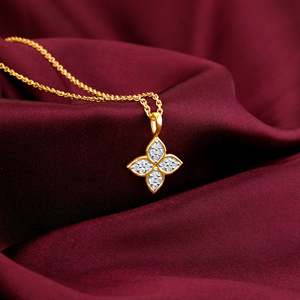 Heer by GIVA Lab Grown Diamond Pendant en oro con diseño de florete Luxury Diamond Charms - Product Image 1