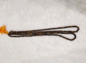 COMPRA AL POR MAYOR COLGANTE DE CRISTAL DE OJO DE TIGRE NATURAL JAPMALA, ECOLÓGICO Y HECHO A MANO PARA MEDITACIÓN, CURACIÓN Y ORACIÓN - Product Image 5