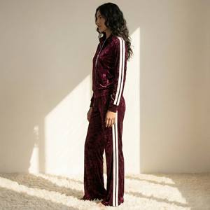 Ensemble de survêtement en velours de qualité supérieure, poids lourd, couleur personnalisée, 2 pièces, vente en gros, bas évasé personnalisé, au-dessus du genou, skinny, uni - Product Image 4