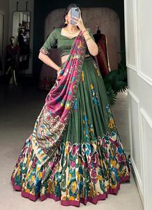 Artriddhs Style traditionnel Tussar Silk Foli Work Mehendi Cérémonial Lehenga Choli Distributeur de vêtements indiens et pakistanais - Product Image 1