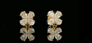 ต่างหูเพชรทรงลูกแพร์ 1.20 กะรัต รับรองโดย SGL ผลิตจากเพชรเพาะเลี้ยง ตัวเรือนทองคำแท้ 14K เครื่องประดับชั้นดี - Product Image 3