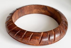 Brazaletes de Madera Impermeables Acabados a Mano con Textura Suave, Elegancia Tradicional, Colores Personalizados y Regalo Empresarial Apex Align - Product Image 3