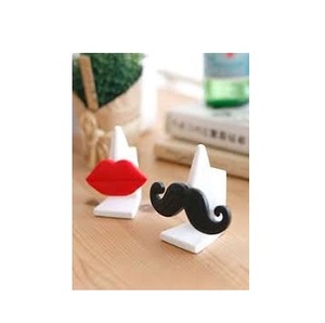 Porte-verre d'oeil de gravure personnalisable en bois fait à la main de luxe en forme de chien - Product Image 3