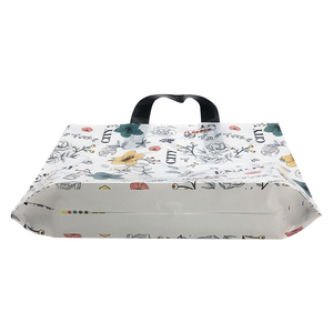 Bolsa de compras de plástico PE ecológica a precio de fábrica con asa de bucle suave para bolsa de embalaje de ropa fabricante de Vietnam - Product Image 6