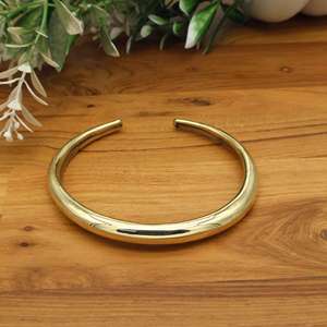 Tobillera Minimalista Dorada para Mujer, Brazalete Abierto Grueso, Joyería Bohemia para el Pie, Moderna y Elegante de Latón - Product Image 2