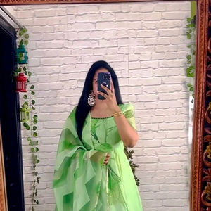 El último diseñador Tabhi Organza Hermosa impresión digital y estampado de aluminio Anarkali y pantalón con Dupatta Set Listo para usar - Product Image 1