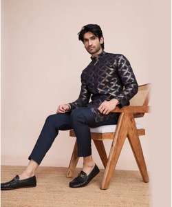 Nouvelle tendance AchkanBandhgalaSherwaniKurta pour hommes dans le style pakistanais de mariage avec PathaniPajama et tissu en coton Khadi - Product Image 4