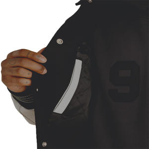 Blouson universitaire pour homme de qualité supérieure, manches en polyester brodé et résistant, patchs logo personnalisés, design universitaire à col montant et prix abordable - Product Image 6