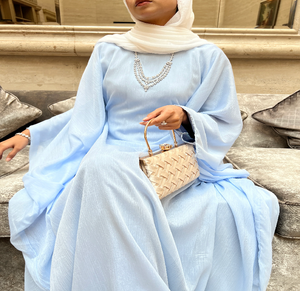 Impresionante abaya azul cielo brillante. Fluido, elegante y perfecto para eventos. Disponible a precios de mayoreo. - Product Image 1