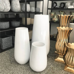 Vente directe d'usine, pots de fleurs en fibre de verre décoratifs modernes minimalistes en forme de vague Horti Club - écologiques, légers et durables - Product Image 1