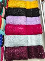 Nouveau tissu en filet à bordure à motifs tendance pour robes de mariée disponible à prix de gros en provenance d'Inde