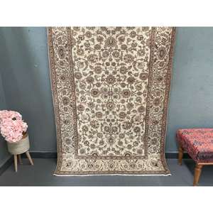 Alfombra Turca Vintage de 4.3x6.8 pies, Alfombra Floral Marrón Beige - Product Image 1