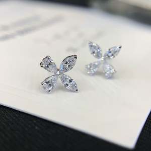 Pendientes de Diamantes Cultivados en Laboratorio de 0.80ctw, Color EF, Claridad VS, Diseño Floral en Forma de Pera y Marquesa - Product Image 2