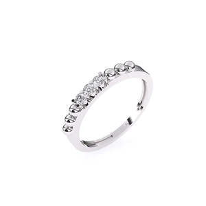 Magnifique alliance éco-responsable à trois pierres en diamant de laboratoire, pour un éclat quotidien, avec 0,12 ct |   En or jaune, blanc et rose 9 carats - Product Image 3