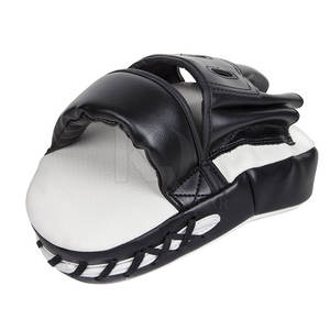 แผ่นซ้อมหนังคุณภาพสูง ทนทาน สำหรับฝึกซ้อม MMA และมวย พร้อมโลโก้สั่งทำ OEM น้ำหนักเบาและสวมใส่สบาย - Product Image 5