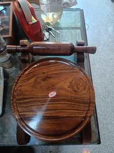 Chakla rond en bois avec support pour faire des chapatis à la maison - Rouleau en bois pour pâtisserie et rouleaux à pâtisserie - Product Image 3