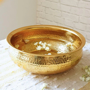 Eternal Elegance Laiton martelé Urli Majestic Glow Festive Home Decor avec des flammes gracieuses Pièce d'art en métal - Product Image 2