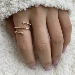 Innovadores diseños de joyería hechos a mano personalizados en espiral bisel de corte redondo conjunto diamante 14K oro Real compromiso boda anillo de diamantes - Product Image 3