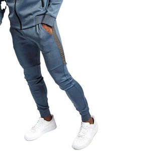 OEM Vente en gros 2023 Ensemble d'entraînement athlétique pour hommes sur mesure Coupe classique Ensemble de survêtement en polyester respirant mi-lourd à fermeture éclair intégrale - Product Image 4