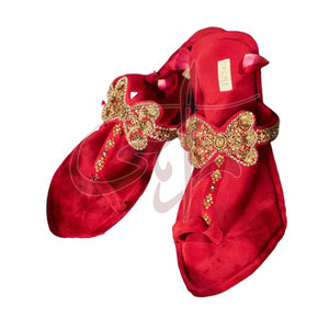 Elegante Tono Granate, Intrincado Trabajo Artesanal, Delicada Forma de Mariposa, Toque Único, Impresión Antideslizante, Color Personalizado - Product Image 1