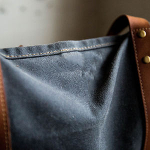 Cadeau pour maman Sac fourre-tout ou sac à bandoulière en cuir pleine fleur et toile cirée LCTG-0005C personnalisé - Product Image 6