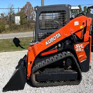 Chargeuse compacte Kubota SVL65 d'occasion, capacité de charge nominale de 200 tonnes, pompe hydraulique MOOG, moteur et roulement, levage puissant disponible dès aujourd'hui - Product Image 3