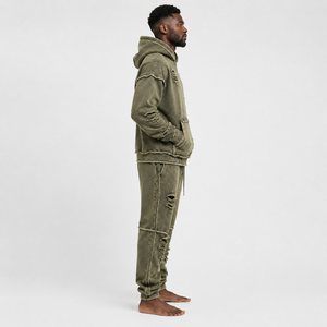Chándal para hombre con efecto desgastado que ofrece un look relajado, acabado lavado y comodidad suave para uso diario, atuendos urbanos y reuniones informales. - Product Image 2