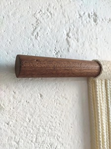 Grande suspension murale en macramé rose et blanche pour une belle décoration intérieure et une décoration de pièce, fabriquée à la main en Inde - Product Image 6