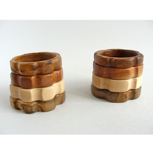 Bracelets légers en bois massif imperméables, bijoux faits à la main, bracelet de mode traditionnel pour femmes avec polissage fin et couleurs personnalisées - Product Image 3