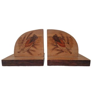 Sujetalibros de Madera de Haya Maciza con Base Protectora para Oficina en Casa y Escuela, Disponibles para Exportación - Product Image 3