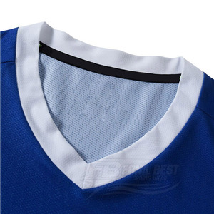 Tenues de football pour hommes 100% polyester Couleurs et logo personnalisés Respirant Séchage rapide Écologique Grandes tailles Vente directe d'usine - Product Image 3