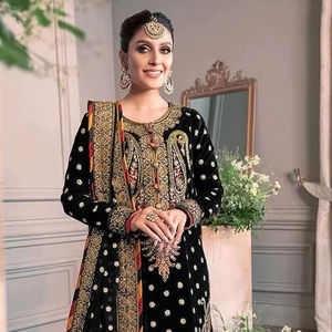 Lujoso invierno elegante terciopelo bordado Shalwar Kameez para mujeres incluyendo Chinon Dupatta y Santoon tela de vestido inferior - Product Image 1