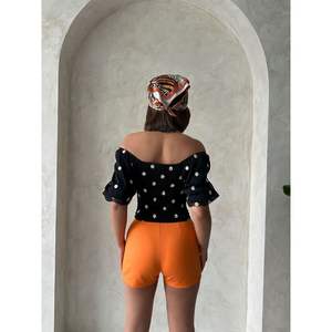 Chemisier en Chiffon à Motifs pour Femme Topshow avec Détail Gipe Noir – Vente en Gros Disponible - Product Image 1