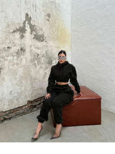 2025 personalizado en blanco de lana pulóver sudaderas con capucha de gran tamaño de las mujeres al por mayor de dos piezas Crop Top y pantalones de chándal Conjunto para las mujeres - Product Image 2