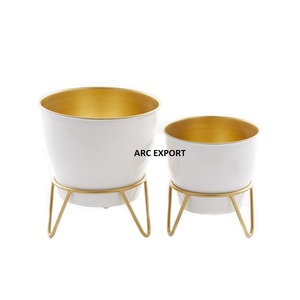 Maceta y soporte de metal de la más alta calidad, Color dorado con soporte de metal de hierro negro, maceta para decoración de balcón de jardín a bajo precio - Product Image 5