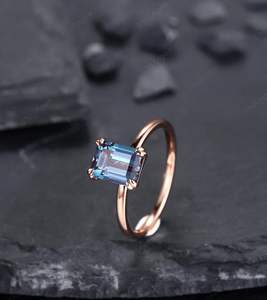 แหวนหมั้นเพชรทรงเหลี่ยมอเล็กซานไดรต์เงินแท้ 925 ชุบทองคำขาว 14K - Product Image 3