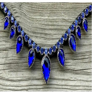 Banda de cejas de caballo de cuero Premium de calidad de exportación decorada con cristales de zafiro de diamante gota y bucles ajustables - Product Image 5